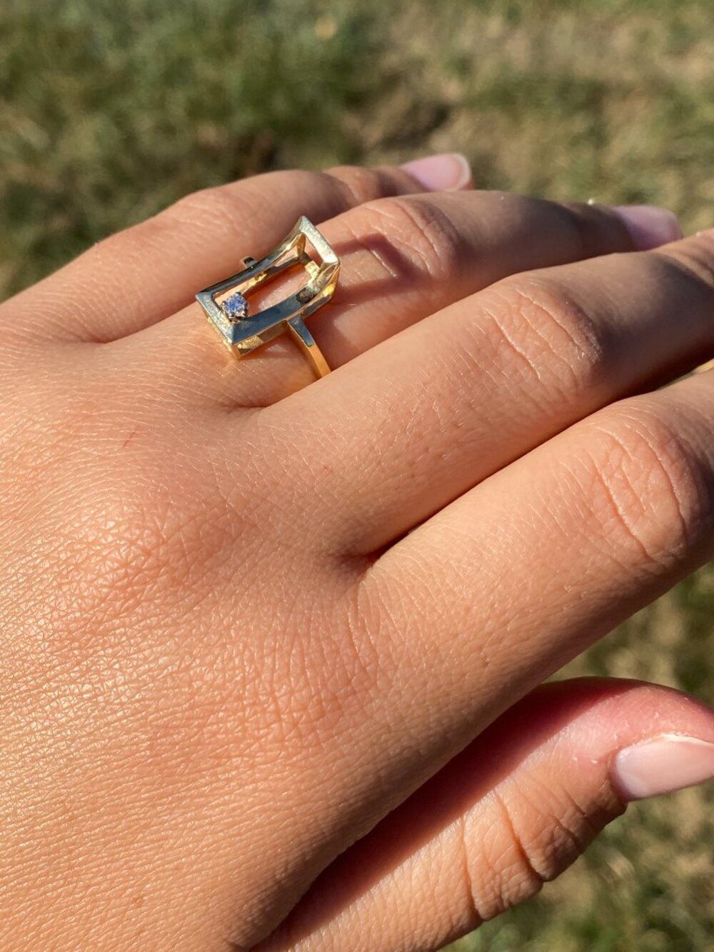 Vintage Diamond Ring in 14k Yellow Gold - Picture 8 of 10